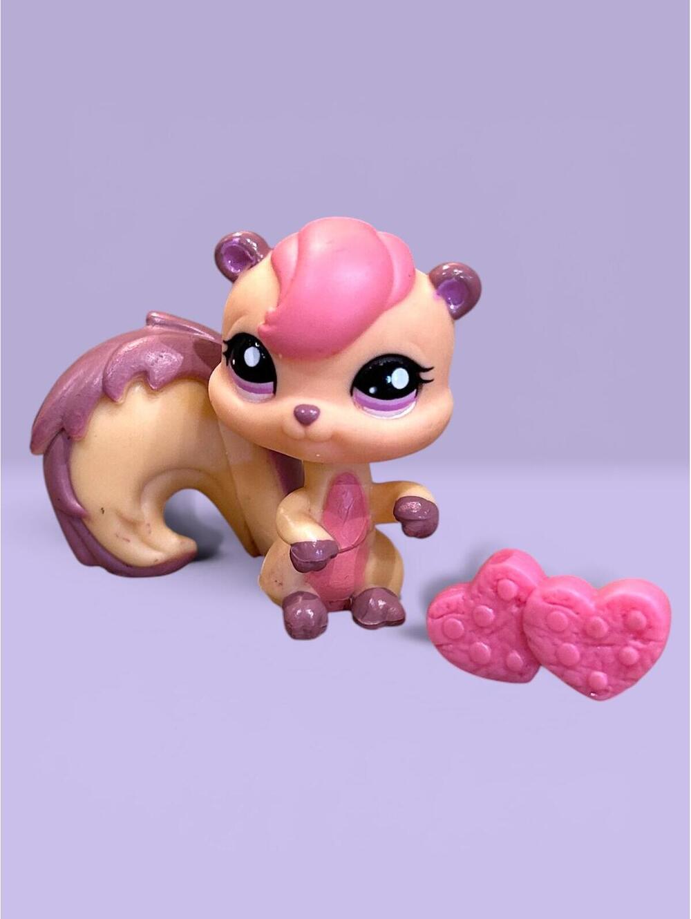 Littlest Pet Shop LPS Squirrel #1601 with Hearts Accessory